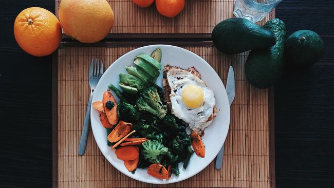 Untuk menjalani pola makan lebih sehat, terdapat 7 aturan praktis yang bisa Anda terapkan sehari-hari.
