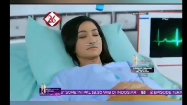 Moments before a character in an Indonesian TV movie waking up from a coma due to TikTok FOMO. Photo: Indosiar