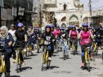 FOTO: Saat Perempuan Irak Ramai Bersepeda Kelilingi Mosul