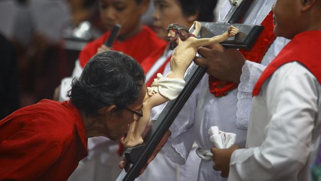 Perayaan Jumat Agung mengajak umat mengenang Yesus sang penebus dosa manusia. Berikut jadwal misa Jumat Agung di Keuskupan Agung Jakarta.