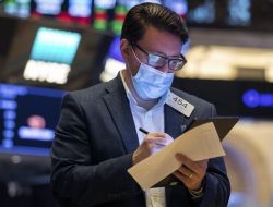 Hantu Inflasi Bikin Wall Street Babak Belur