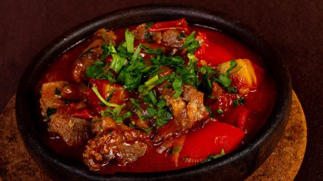 Berikut rekomendasi olahan daging kambing selain sate sebagai inspirasi masakan Iduladha di rumah yang rasanya dijamin lezat.