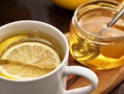 Manfaat Minum Air Lemon Hangat di Pagi Hari