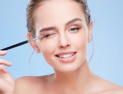 3 Tips Makeup Kilat Kala Sibuk dan Padat Rutinitas