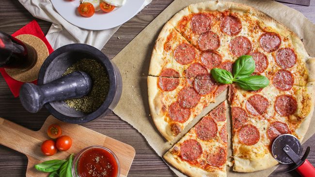 Makanan khas Italia, pizza memiliki banyak jenis baik dari segi bentuk maupun citarasa. Berikut 7 jenis pizza.