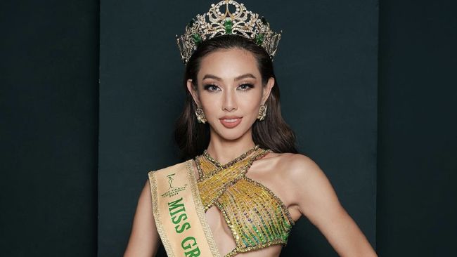 Nguyen Thuc Thuy Tien, Miss Grand Vietnam berhasil meraih gelar Miss Grand International 2021 yang berlangsung di Bangkok, Thailand pada Sabtu (4/12) malam.