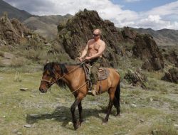 Putin Punya Hobi Ekstrem: Berpetualang dan Berkuda di Alam Liar