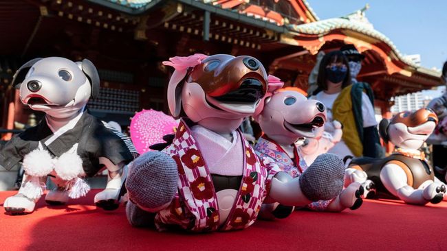 Potret Festival 'Bocah' Jepang yang Diserbu Anjing Robot