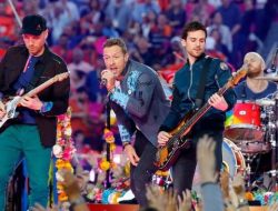 Chris Martin Sudah Tahu Ada Desakan Konser Coldplay Dibatalin