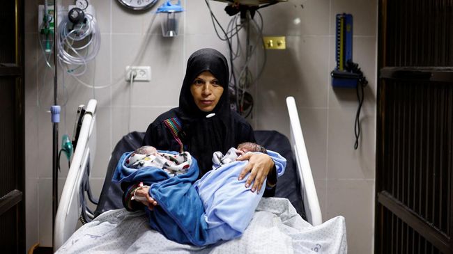Potret Haru Bayi Kembar Lahir di Tengah Konflik Israel-Hamas